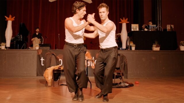 Jonas Bieber and Sven Elze dance A la luz del candil