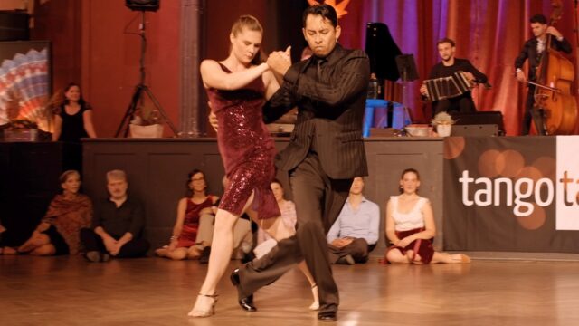 Sara Westin and Juan Pablo Canavire dance A la gran muñeca at Tango Tage Halle 2024