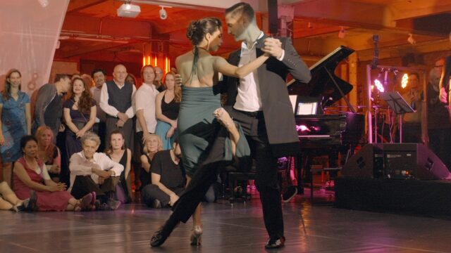 Juliana Aparicio and Santiago Hernandez dance Vi Luz y Subí at Colours of Tango Festival 2024 in Berlin
