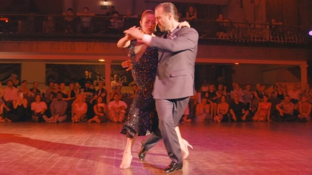 Vanesa Villalba and Facundo Pinero – Antiguo reloj de cobre